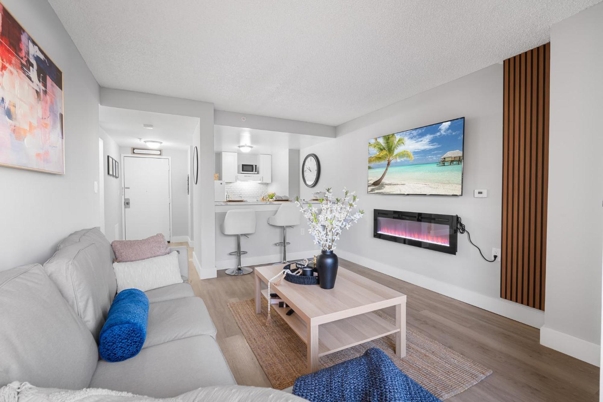 Cozy, Warm Modern Chic Apartment