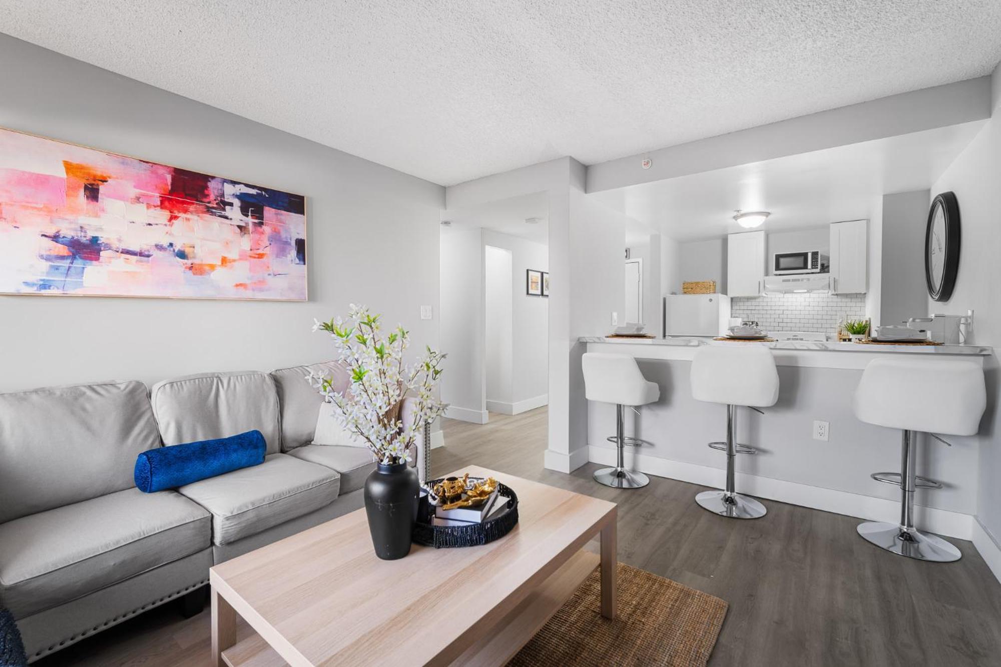 Apartment Cozy, Warm Modern Chic