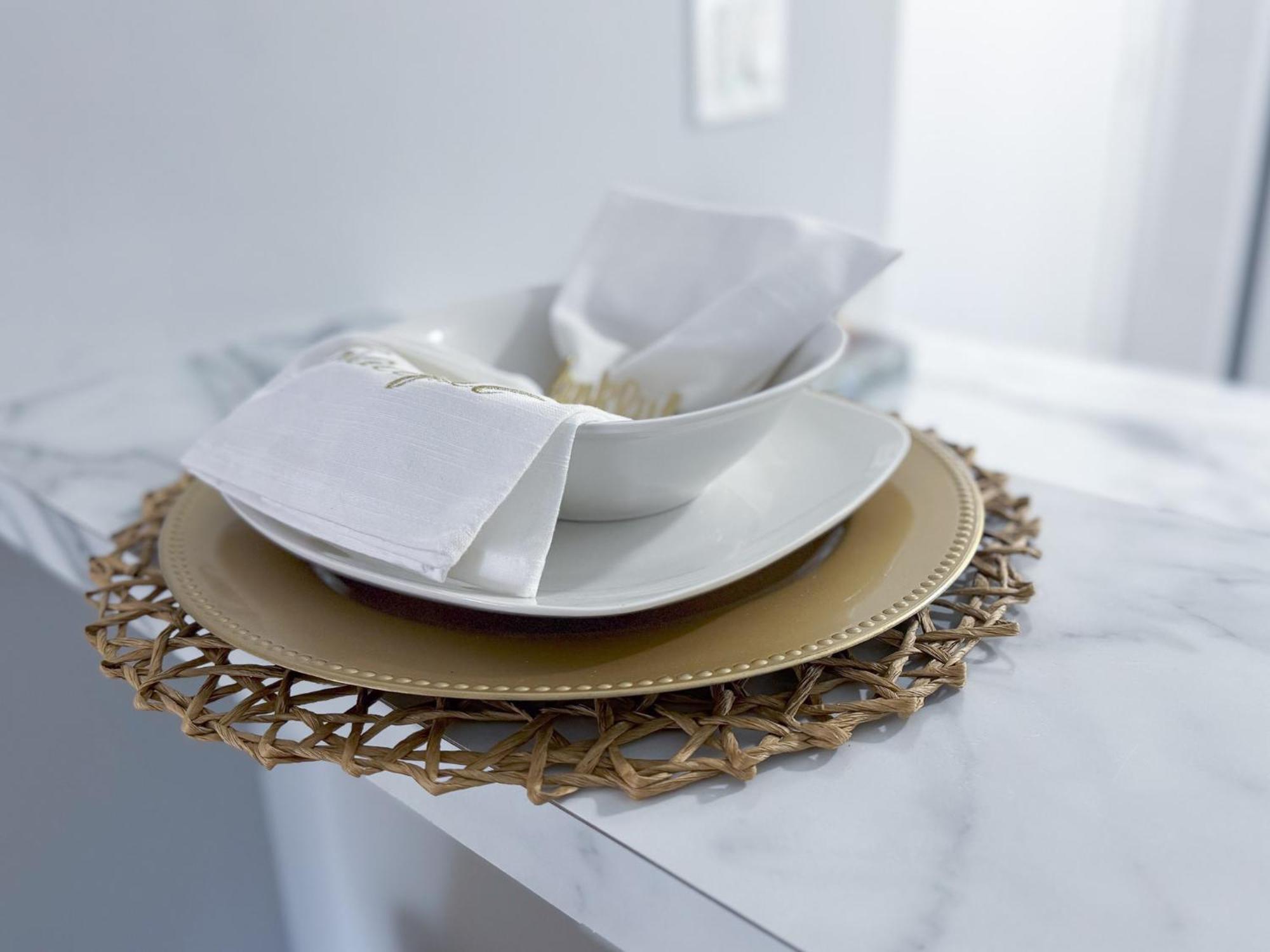Apartment Cozy, Warm Modern Chic *